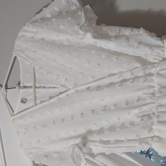 Wrap Floral Polka dot Ehite Romper- with pockets!! - Picture 2 of 7